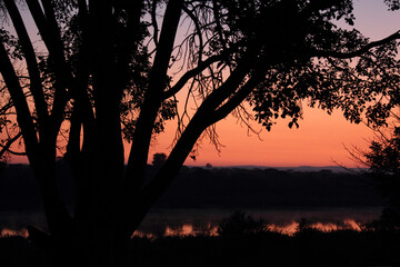Fototapeta na wymiar Sonnenaufgang - Krüger Park Südafrika - Sabie River / Sunrise - Kruger Park South Africa - Sabie River /