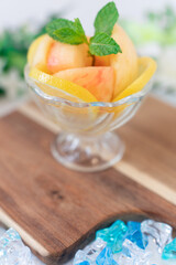 カットフルーツ　桃