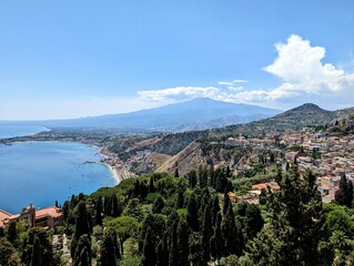 Fototapeta na wymiar Etna et mer