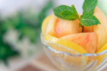 カットフルーツ　桃