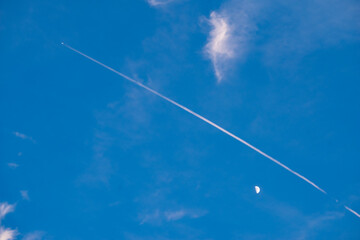 The plane s wake across the sky is like a cloud