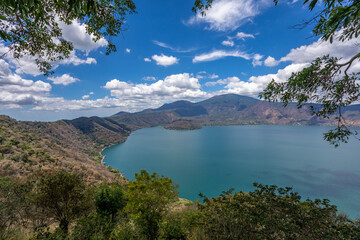 El lago Coatepeque es un lago de origen volcánico, situado a 18 km al sur de la ciudad de Santa...