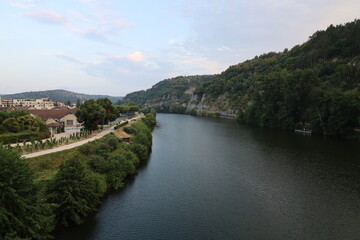 Fototapeta premium La rivière le Lot, ville de Cahors, département du Lot, France