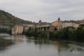 Fototapeta na wymiar La rivière le Lot, ville de Cahors, département du Lot, France