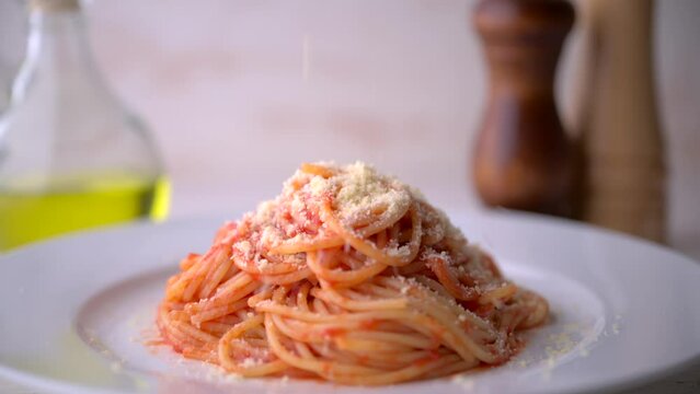spaghetti pomodoro, tomato sauce spaghetti