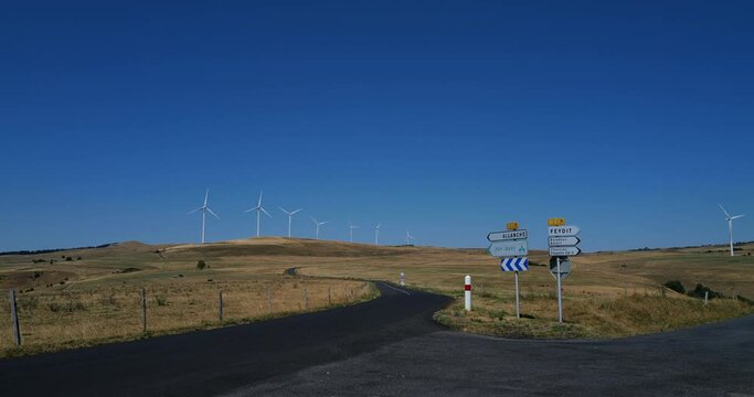 parc &eacute;olien, parc naturel r&eacute;gional des Volcans d'Auvergne