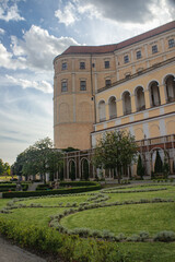 Fototapeta na wymiar Zamek w Mikulovie z ogrodem