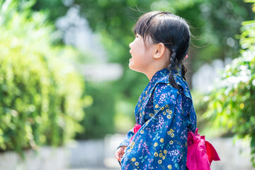 浴衣姿の4歳の子供（夏休み・お祭り・育児・子育て・女の子）