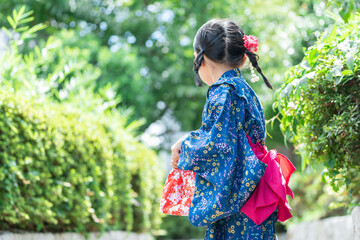 浴衣姿の4歳の子供（夏休み・お祭り・育児・子育て・女の子）