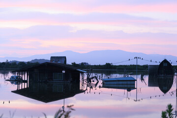 岡山県瀬戸内市の水没ペンション村の日の出 © 仁 藤原