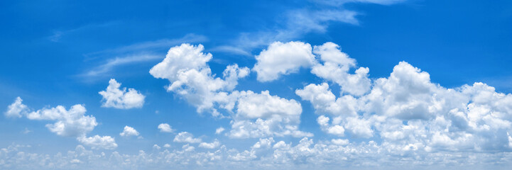 Obraz na płótnie Canvas panorama blue sky with white cloud background