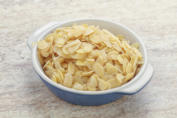 Almond nut slices for culinary