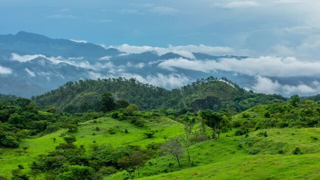 Afternoon dew in a mountainous area in Chalatenango, El Salvador - Timelapse