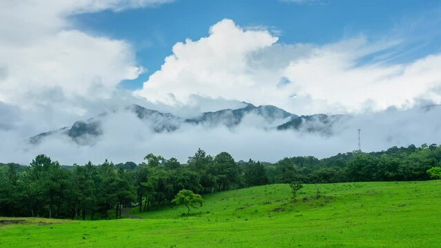 Afternoon dew in a mountainous area in Chalatenango, El Salvador - Timelapse