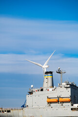 横浜　船　風車