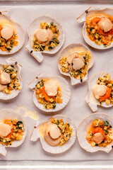 Cooked scallops with sauce