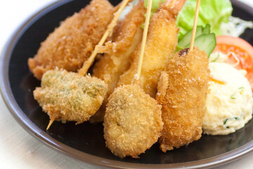 串カツ盛り合わせ