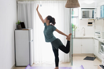Fototapeta na wymiar Asian women's home exercise and fitness