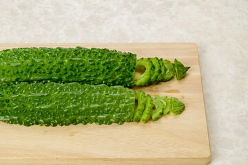 夏野菜のゴーヤ　夏に美味しいゴーヤと下ごしらえ　