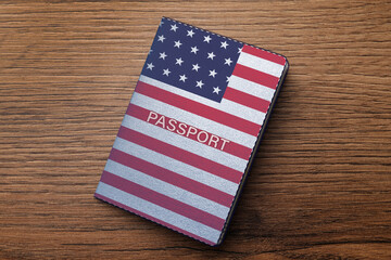 Obraz premium Passport in case with image of American flag on wooden table, top view