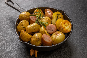 Fototapeta ジャーマンポテト　German potatoes made in a cast iron obraz