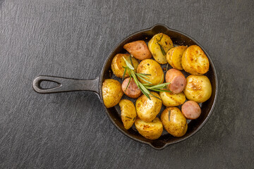 Fototapeta ジャーマンポテト　German potatoes made in a cast iron obraz