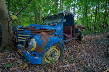 Autowrack im Autofriedhof Neandertal