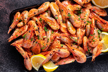 Boiled shrimps with lemon
