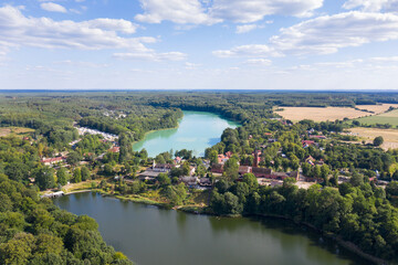 Dorf am See, Luftaufnahme, Polen