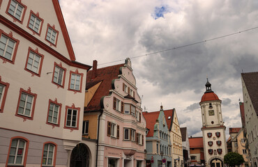 Romantisches Dillingen an der Donau; Königstraße mit Mittlerem Tor