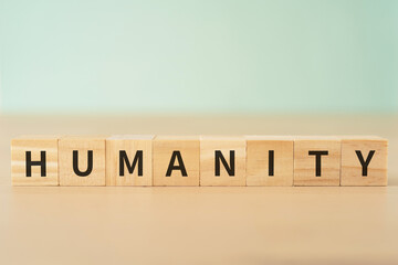 人間味・人間性のイメージ｜「HUMANITY」と書かれたブロック
