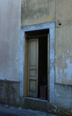 Fototapeta na wymiar Italy, Salento: Ruined doorway of the old House.