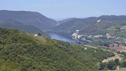 Fototapeta na wymiar panorama of Piediluco lake