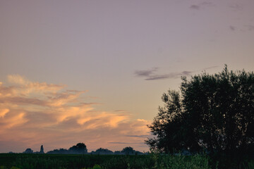 Obraz premium sunset over the field