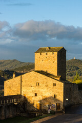 Fototapeta premium Castillo de Aínsa,.Data de los siglos xi y xvii, villa de Aínsa, municipio de Aínsa-Sobrarbe, Provincia de Huesca, Comunidad Autónoma de Aragón, cordillera de los Pirineos, Spain, europe