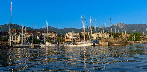 Yachthafen von La Tour-de-Peilz, Gemeinde im Distrikt Bezirk Riviera-Pays-d’Enhaut im Kanton...