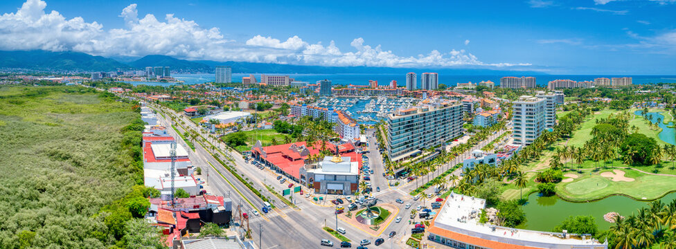 Vista Panor&aacute;mica de Marina Vallarta, Puerto Vallarta, M&eacute;xico