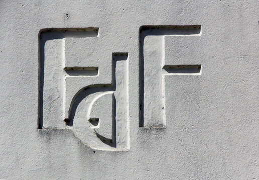 lettre en relief
