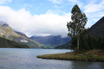 Oppstrynsvatn, lago noruego cerca de la localidad de Stryn.