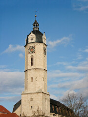 Fototapeta na wymiar Blick vom Eichplatz auf die Stadtkirche St. Michael in Jena in der Abendsonne