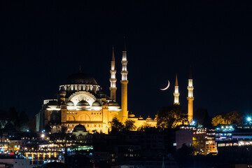 Fototapeta na wymiar Evening view of the Turkish mosque against the backdrop of the moon