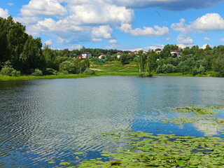 Obraz premium Green summer on the Sinichka River