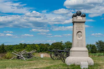 Fototapeta na wymiar Monument to Halls 2nd Maine Battery, Gettysburg National Military Park, Pennsylvania, USA