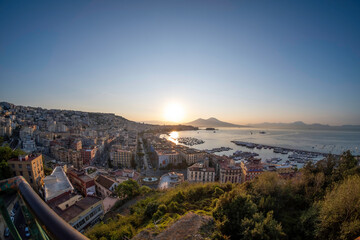 Napoli all'alba e le sue bellezze