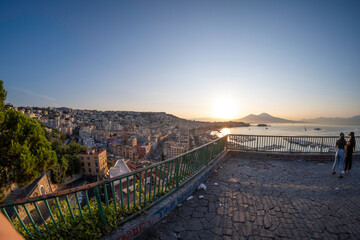 Napoli all'alba e le sue bellezze
