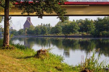 Eisenhüttenstadt, Oder-Spree-Kanal, Blick unter Brücke in Richtung Getreidespeicher