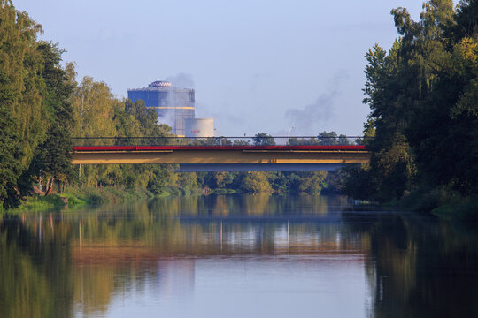 Eisenh&uuml;ttenstadt, Oder-Spree-Kanal, Blick auf ArcelorMittal, VEO, an Br&uuml;cke vorbei