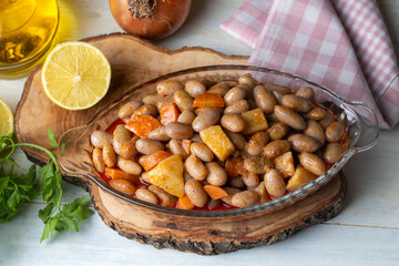 Cranberry Bean Stew Turkish Barbunya Pilaki, Potato and carrot pinto beans (Turkish name; patatesli ve havuclu barbunya)