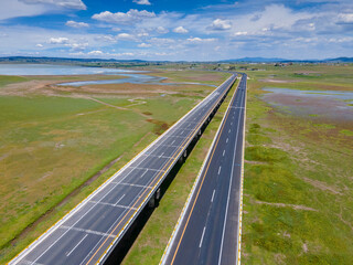 carretera en medio del campo