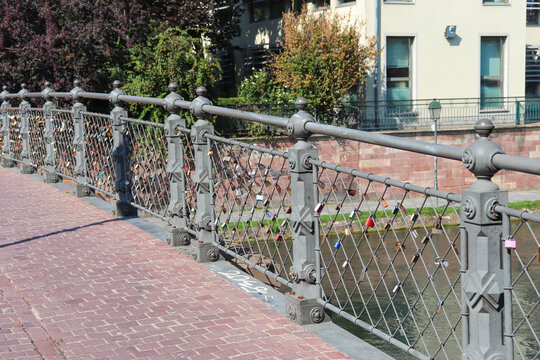 Alsace - Strasbourg - Passerelle de  l'Abreuvoir et ses cadenas
